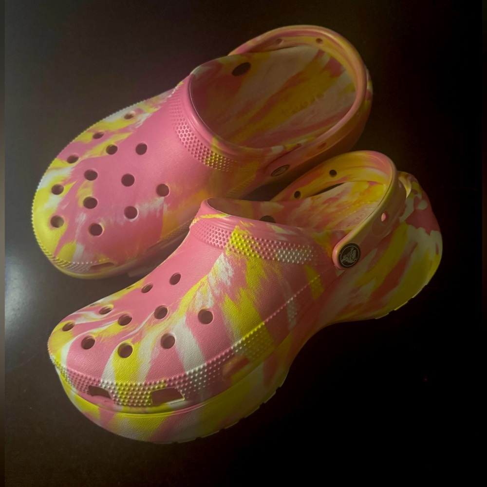 Crocs Classic Platforms Clogs pink/yellow Marbles Women’s 11